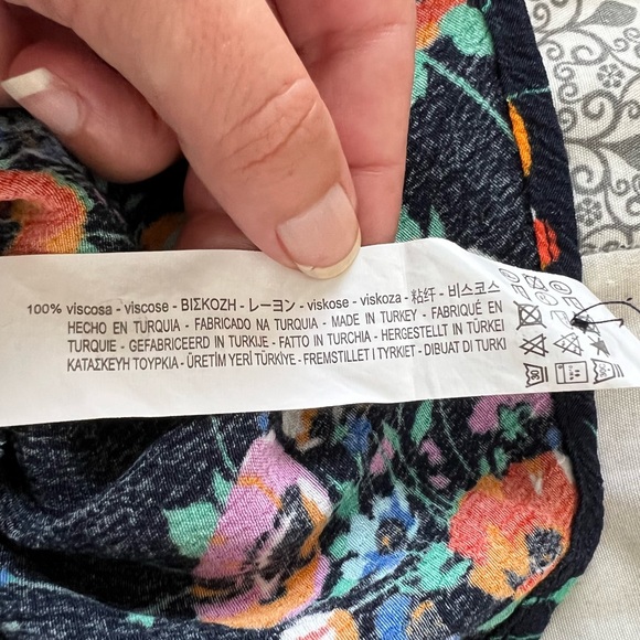 Zara TRF Navy Floral V-Neck Ruched Half Sleeve Button Front Blouse Women’s Sz XS - Picture 10 of 11